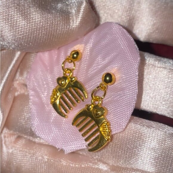 Gold Heart Comb Earrings. Handmade - Picture 1 of 2
